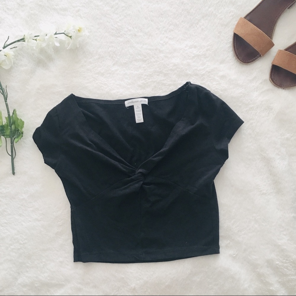 $3 W/ BUNDLE Black Stretchy Twist Crop Top